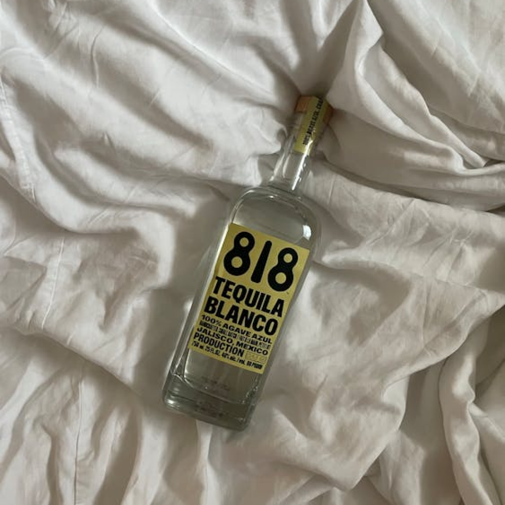 818