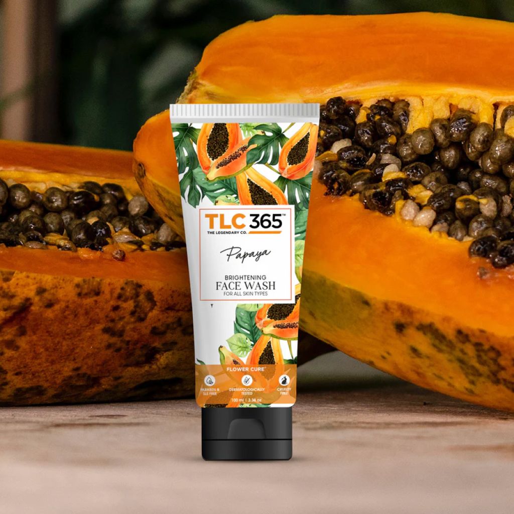 Papaya Brightening Face Wash With Vitamin E And Green Tea For Dark Spot Reduction - 100 Ml